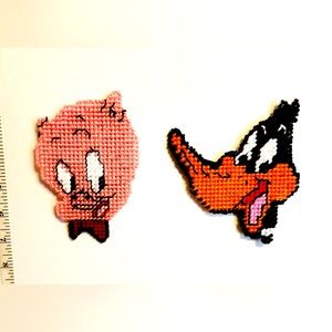 Looney Tunes refrigerator magnets plastic canvas Porky Pig and Daffy Duck